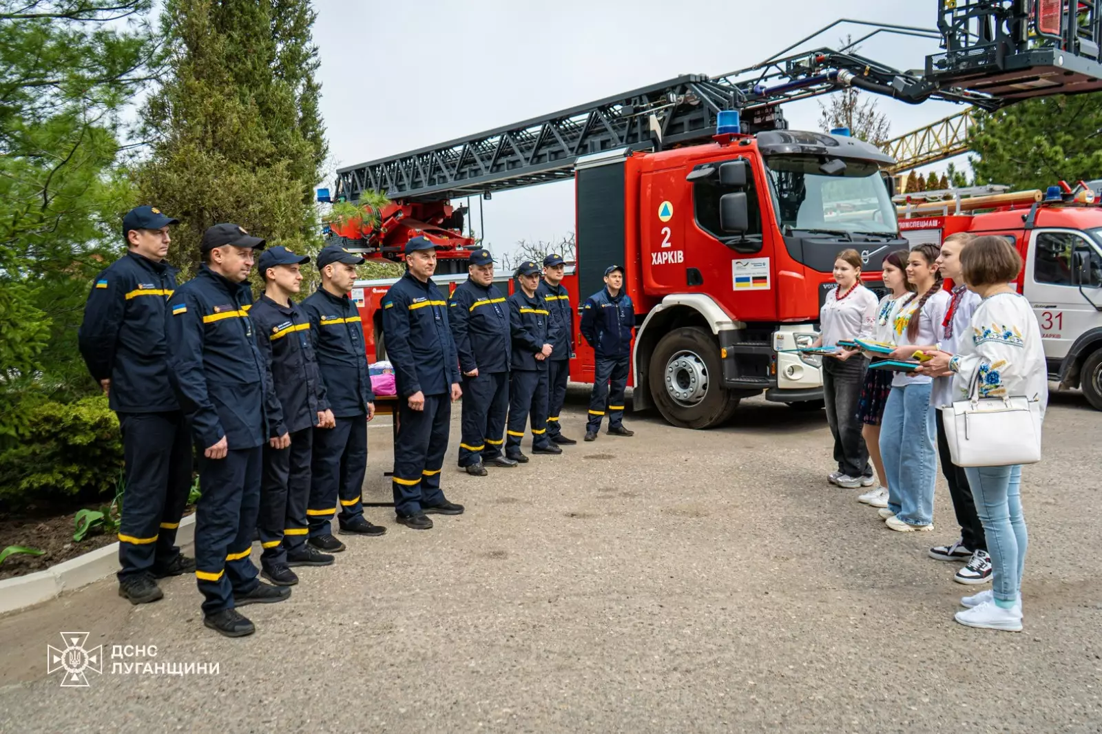 учні ліцею дякують рятувальникам ДСНС