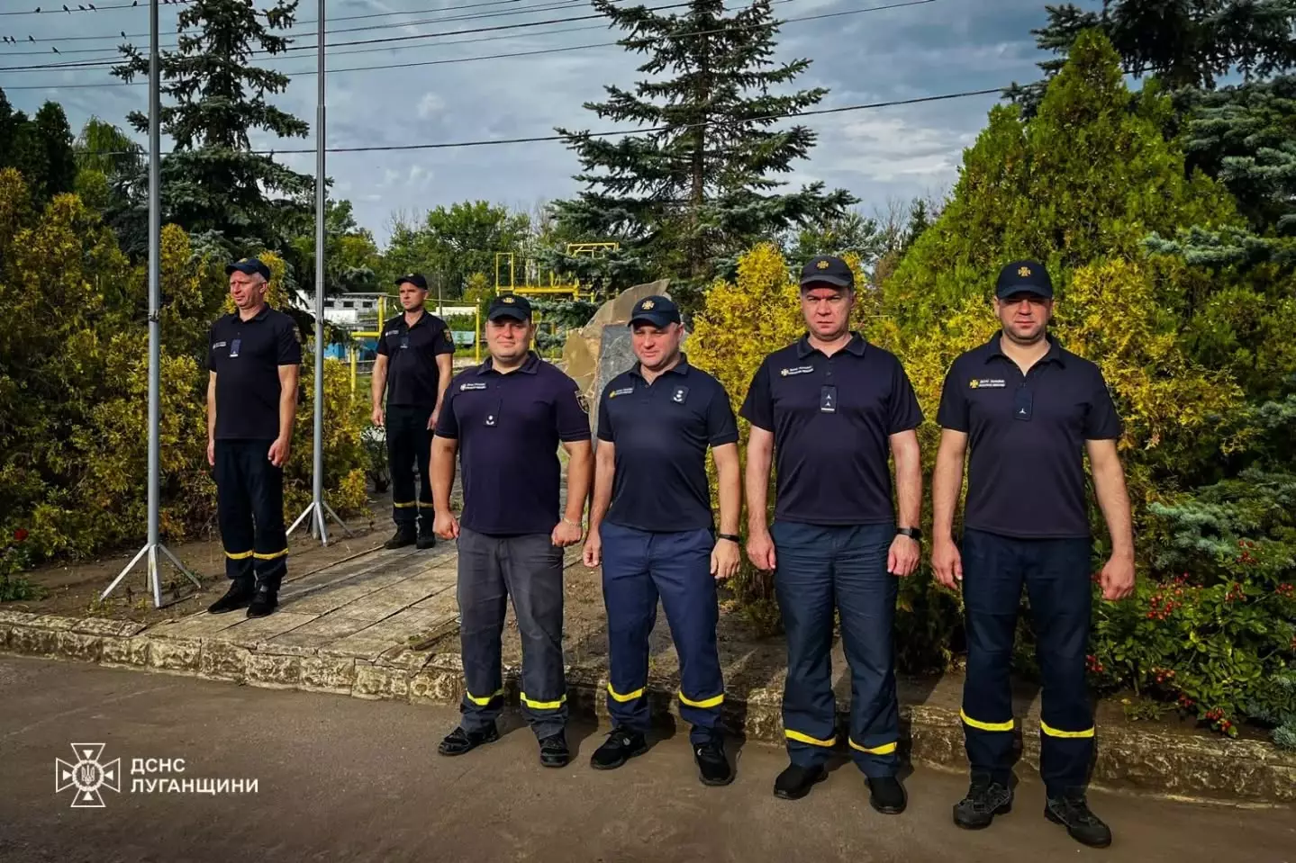 У Луганському гарнізоні ДСНС України відбулася урочиста церемонія підняття Державного Прапора України