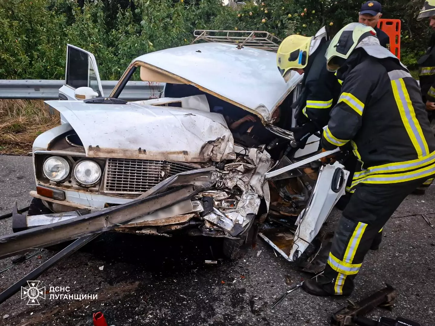 надзвичайники допомогли ліквідувати наслідки ДТП