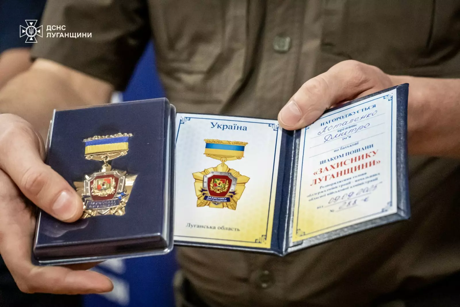 Перший заступник голови Луганської обласної державної адміністрації Олексій Смирнов привітав рятувальників з професійним святом