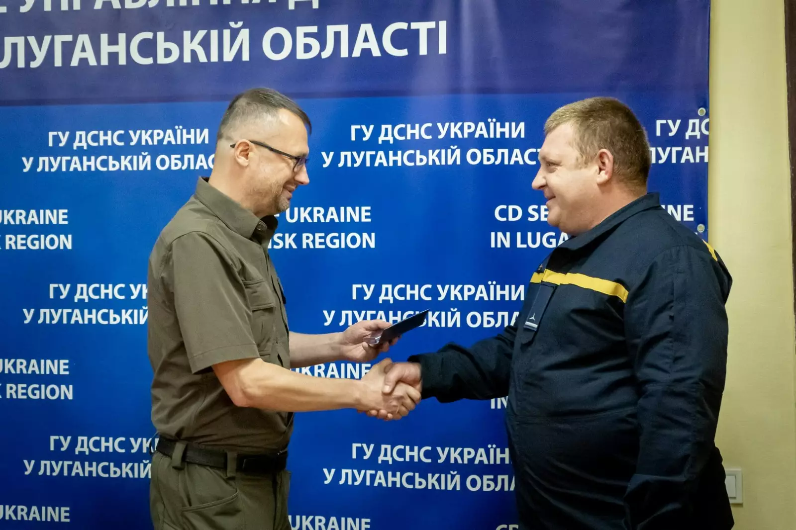 Перший заступник голови Луганської обласної державної адміністрації Олексій Смирнов привітав рятувальників з професійним святом