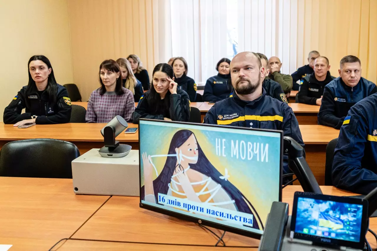 Рятувальники Луганщини долучилися до Всеукраїнської акції «16 днів проти насильства»