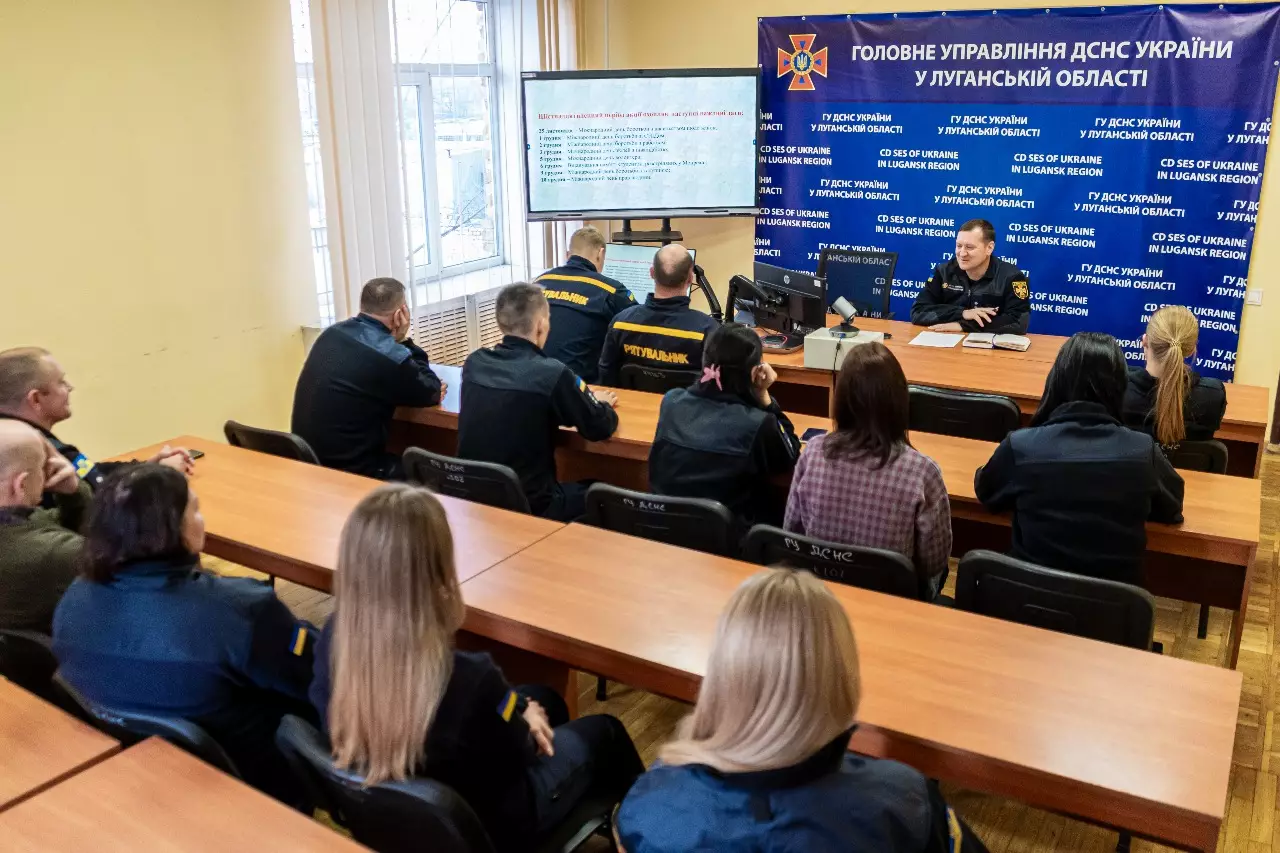 Рятувальники Луганщини долучилися до Всеукраїнської акції «16 днів проти насильства»