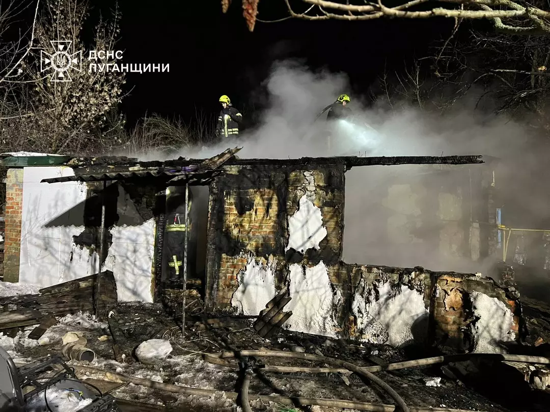 Підрозділи ДСНС ліквідували пожежу в житловому будинку у селищі Пасіки Чугуївського району на Харківщині